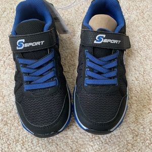 Boys sketchers size 13